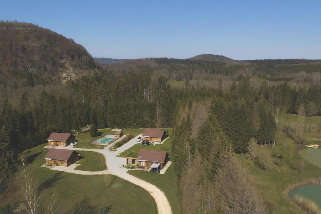 Ney Gite Jura Mina Chalet Au Milieu De La Natureヴィラ エクステリア 写真